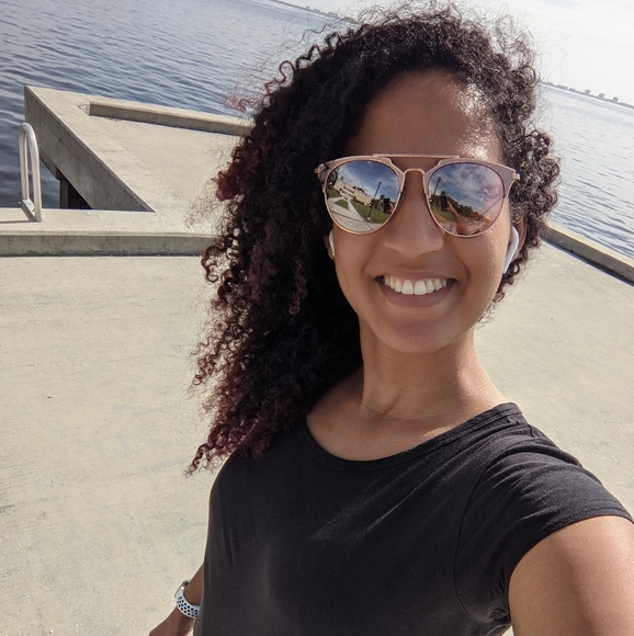 Meet Your Posher - Elora - Picture 2 of 3